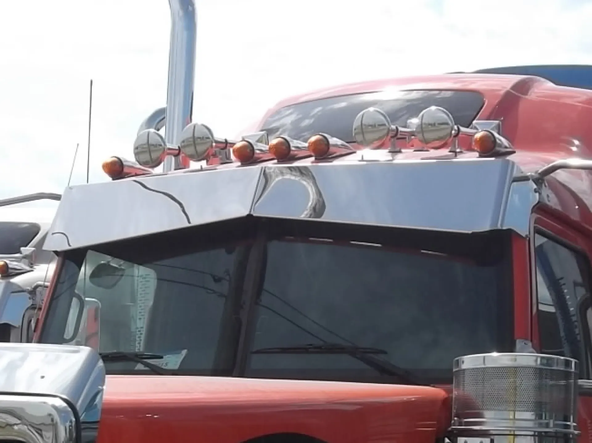 [SLI003509] Western Star High Roof Reverse Bow Tie Visors (12"-8")