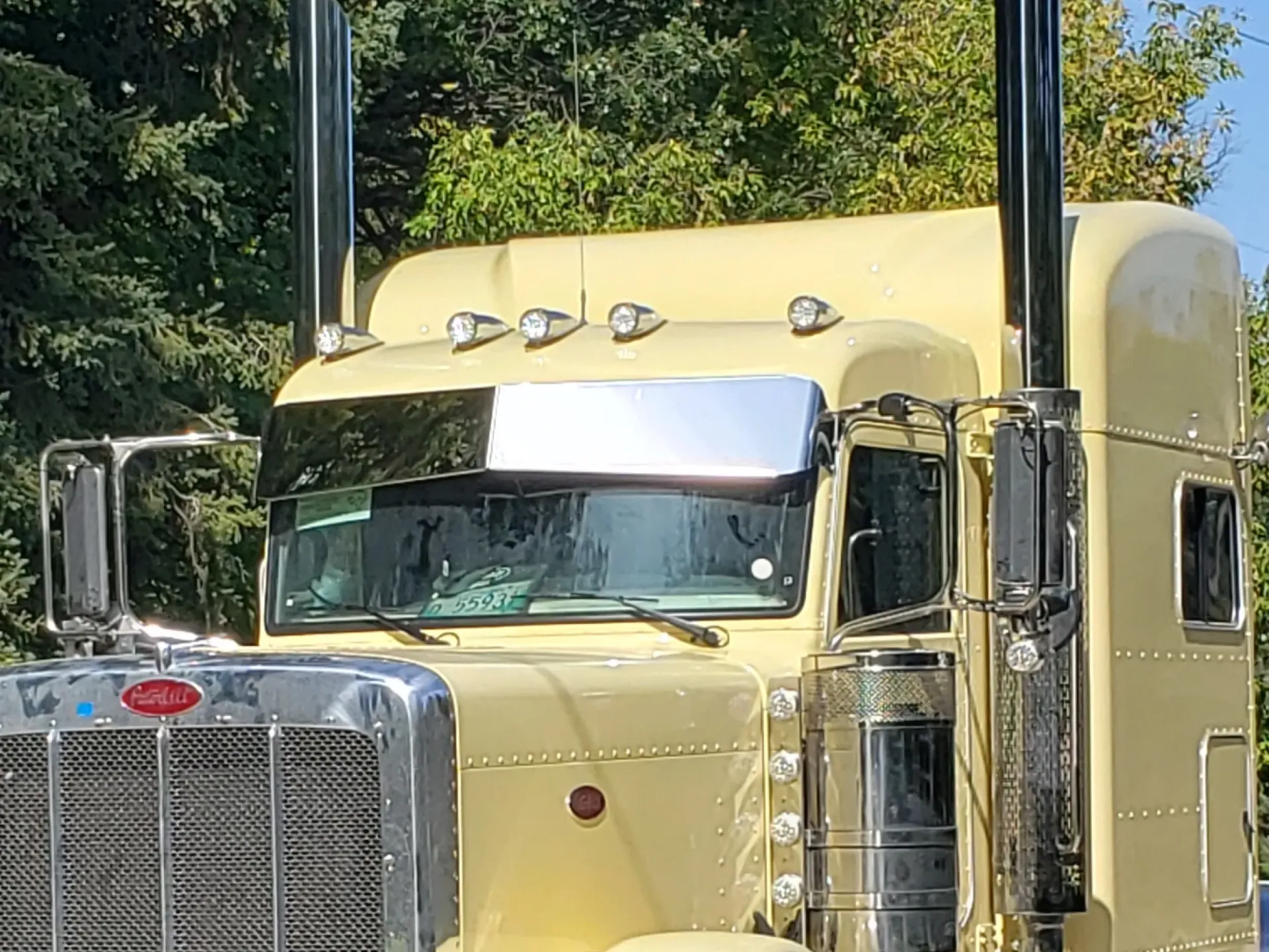 [SLI003955] Peterbilt 3-Series Round Glass Reverse Bow Tie Visors (10"-8")
