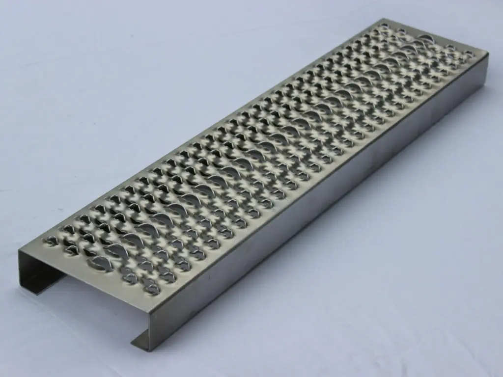 [SLI000726] Peterbilt Factory Style Extruded Aluminum Step - 41 1/2" long for Old Style DPF Box Bottom