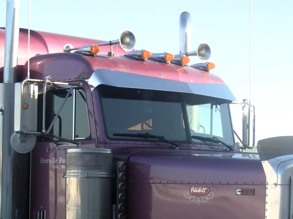 [SLI001068] Peterbilt 3-Series Old Style Bow Tie Visors (9", No Light Holes)