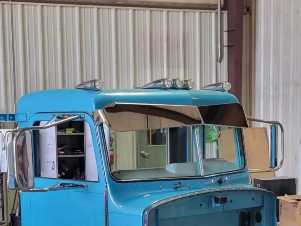 [SLI001592] Peterbilt 359 Reverse Bow Tie 9"-6" Visors