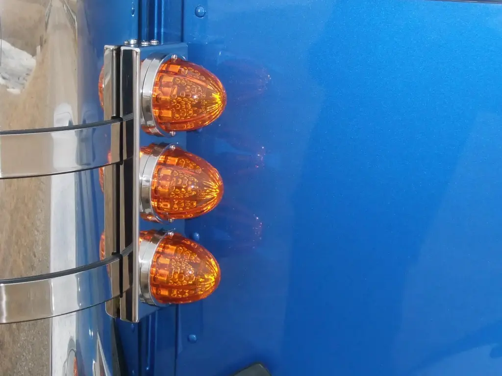 [SLI001758] Peterbilt 589 Front Short Air Cleaner Light Brackets (No Light Holes)