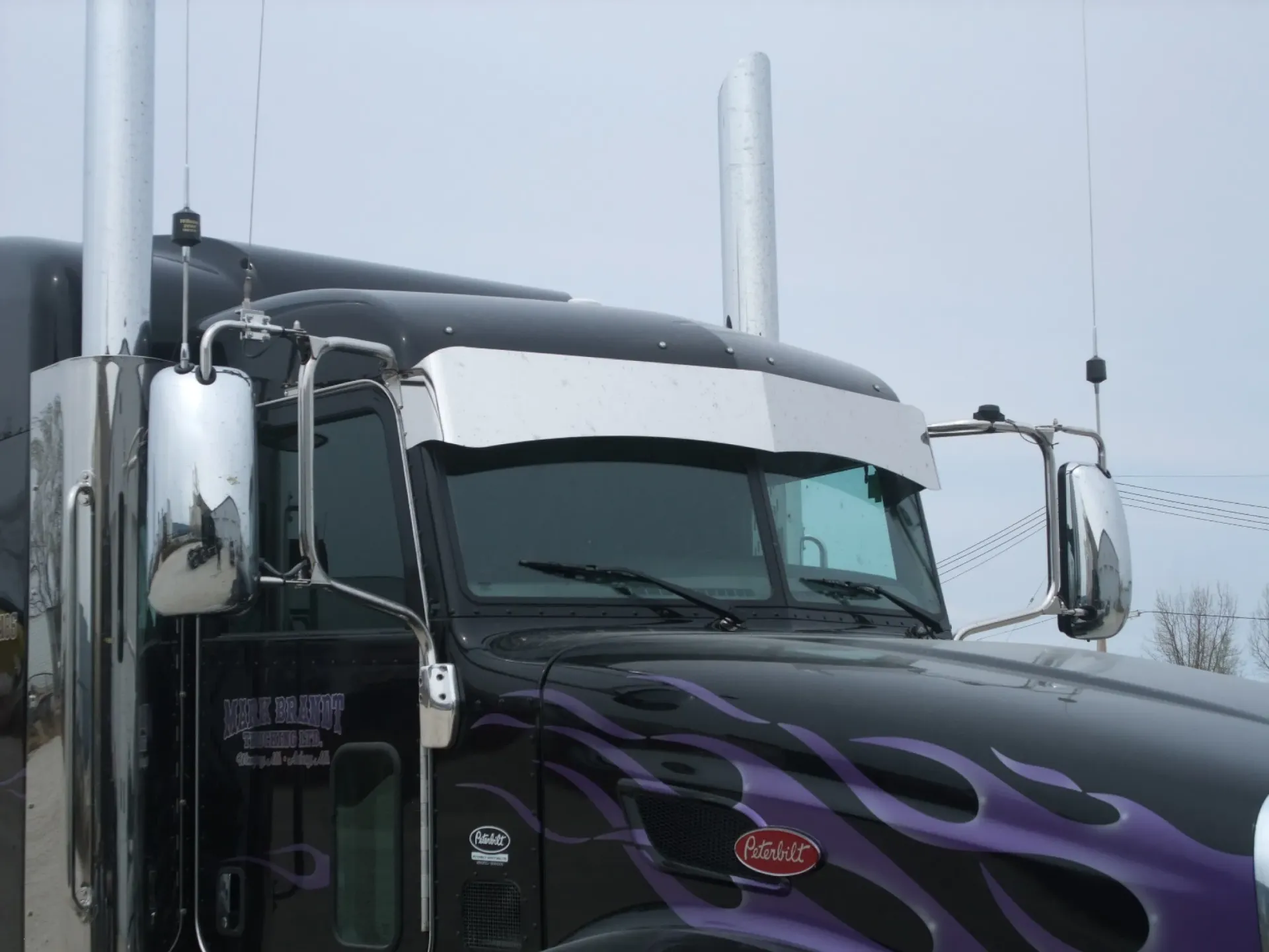 [SLI003066] Peterbilt 3-Series One-Piece Round Bottom Cutout Visors (No Light Holes)