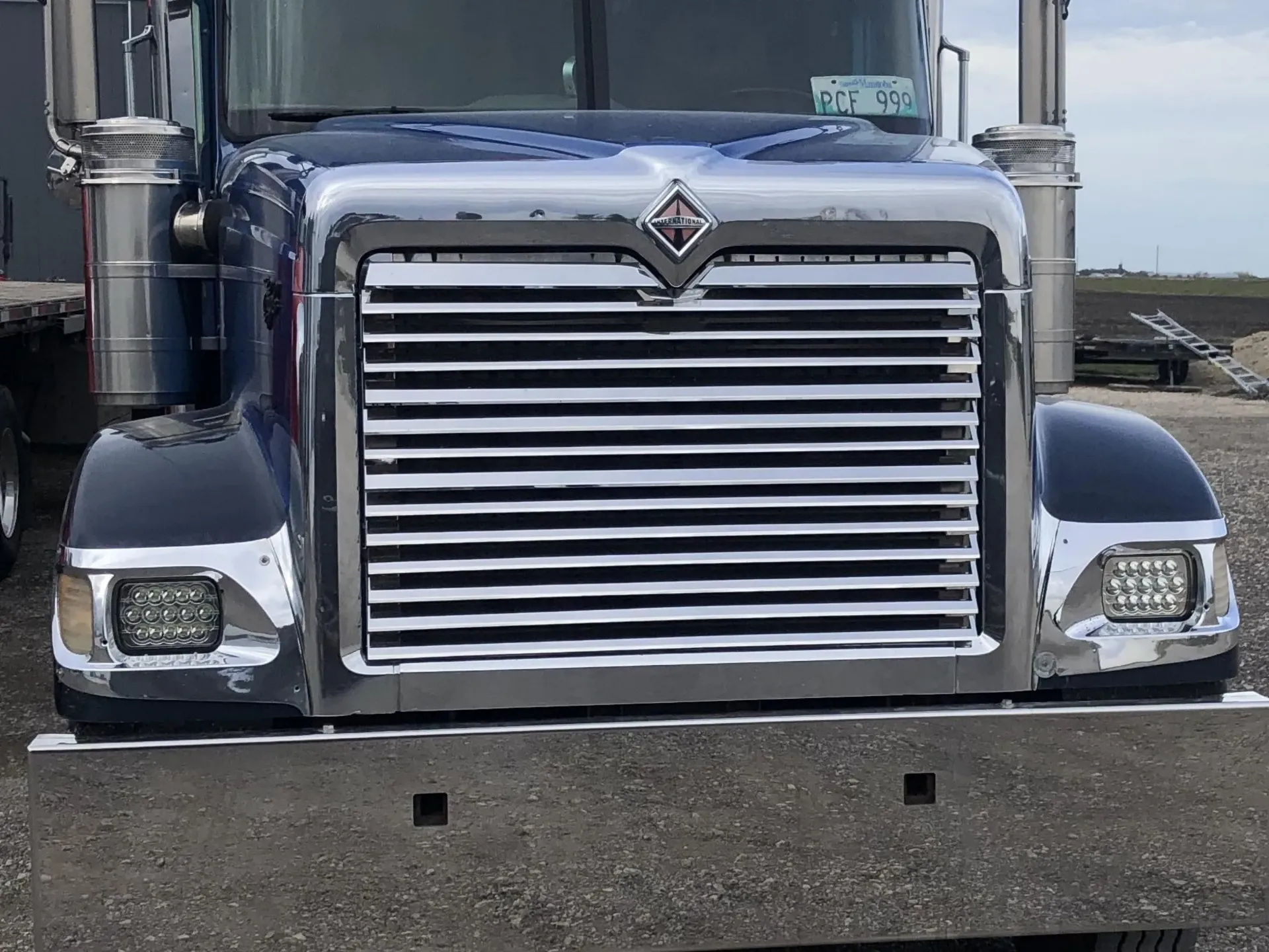 [SLI003280] International 9900 Beveled Grills